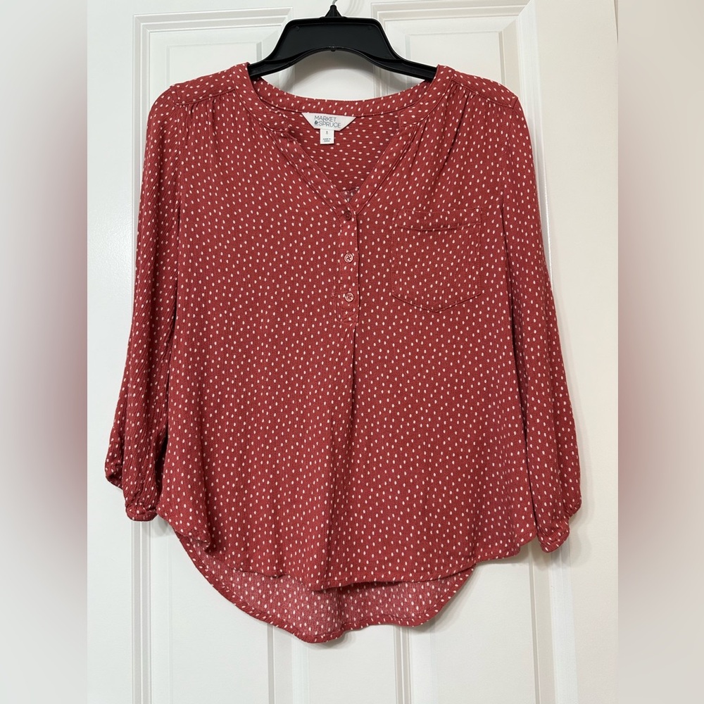Market & Spruce V neck, 3/4 Sleeve, Size Small,  Coral and White Blouse